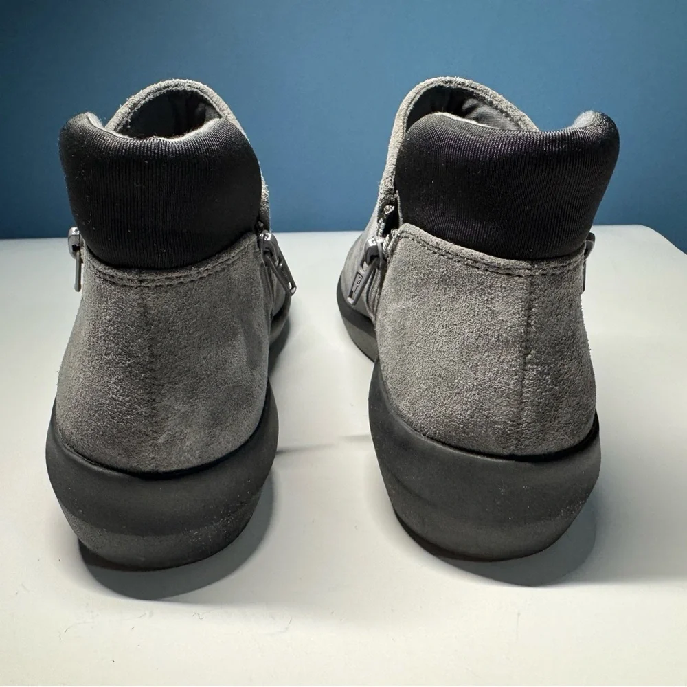 Clarks Women’s Sz 7.5 M Kayleigh Mid Ankle Boot Side Zip Gray Suede Shoes - Picture 5 of 10